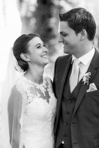 Hochzeit Hermannsdorf Irina Rott Hochzeitsfotograf glücklich brautpaar